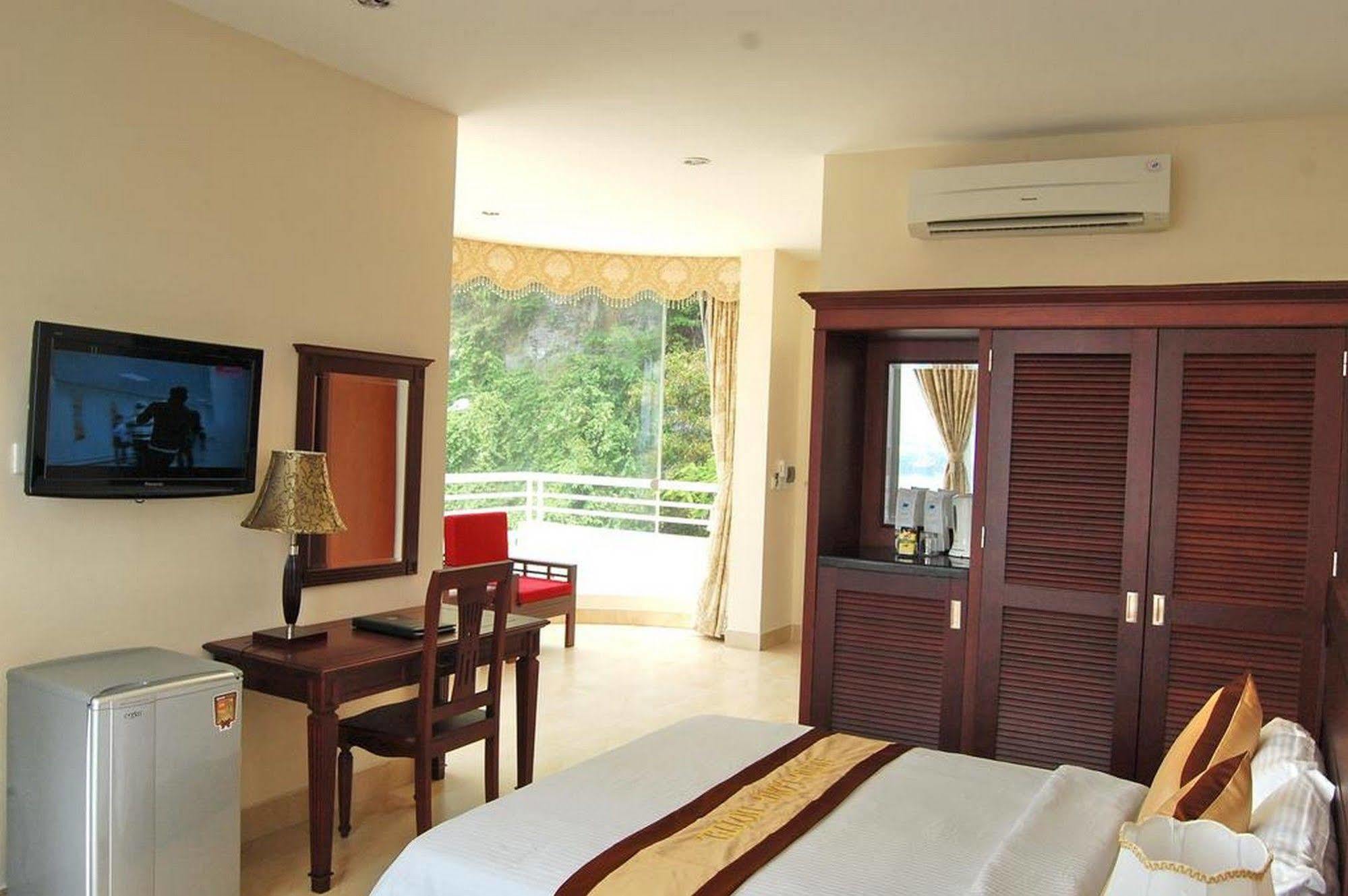 Hung Long Harbour Hotel Cat Ba Dong Khe Sau Bagian luar foto